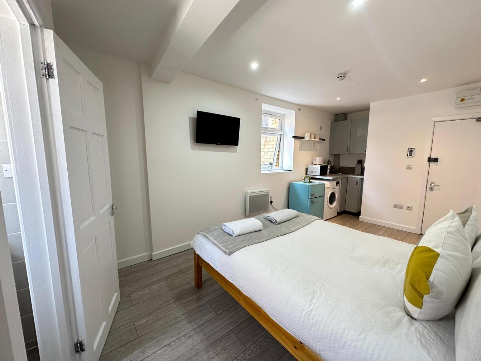 Appartamento Three Bedroom Near Central Londra