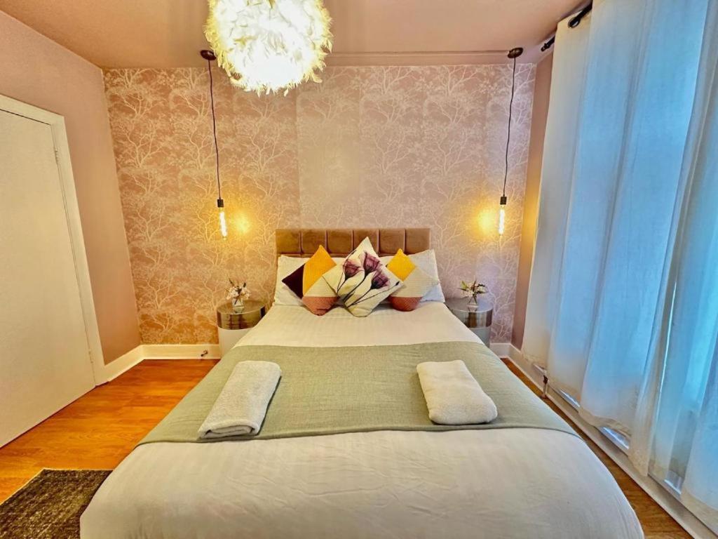 Three Bedroom Near Central Appartamento *
