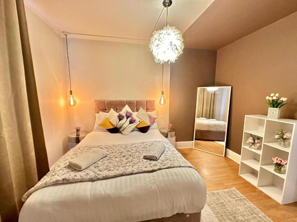 Three Bedroom Near Central Londra