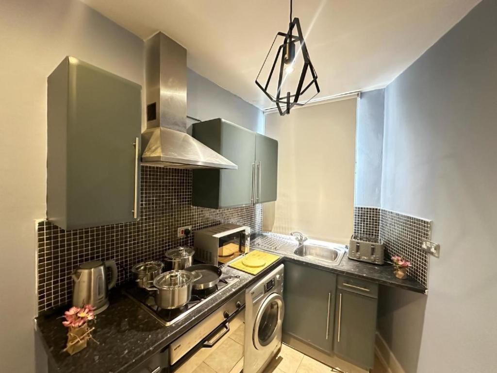 Three Bedroom Near Central Appartamento