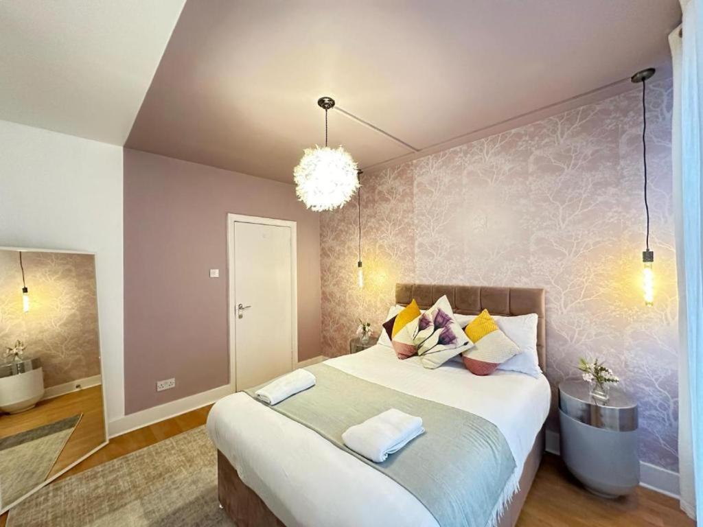 Three Bedroom Near Central * Londra