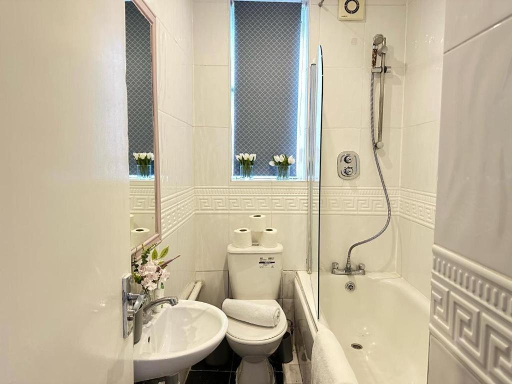 Three Bedroom Near Central Appartamento *