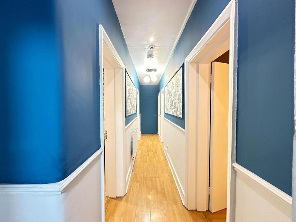 Three Bedroom Near Central * Londra